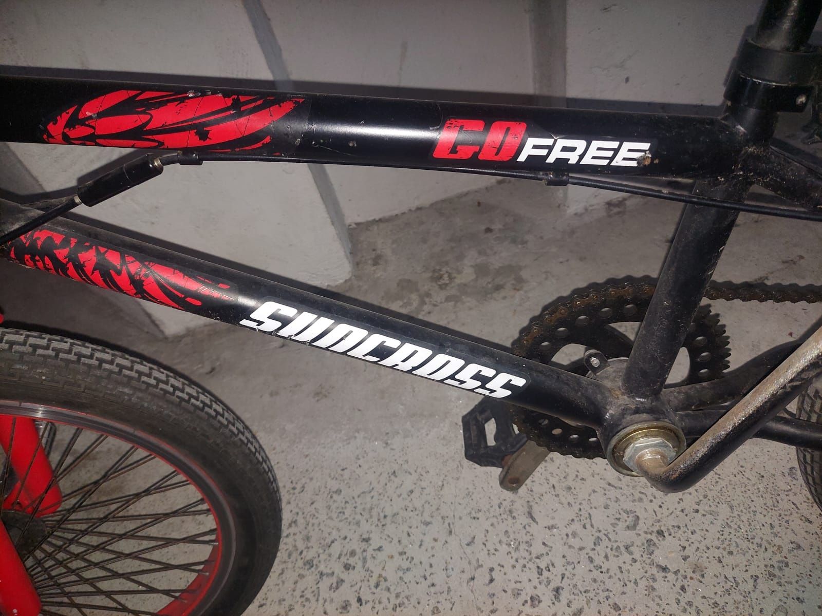 Bicicleta BMX como  nova