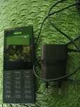 Telefon nokia z ładowarką.