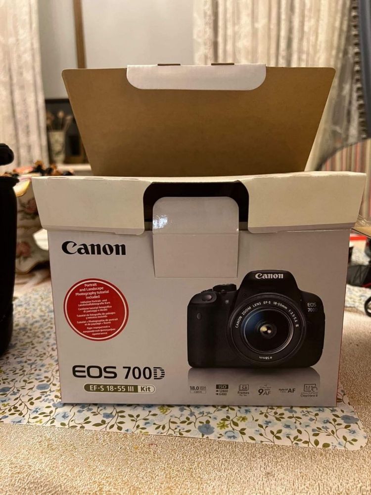 Продаю фотоапарат Canon EOS 700D ТЕРМІНОВО!