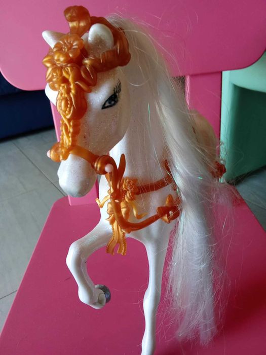 cavalo branco da barby