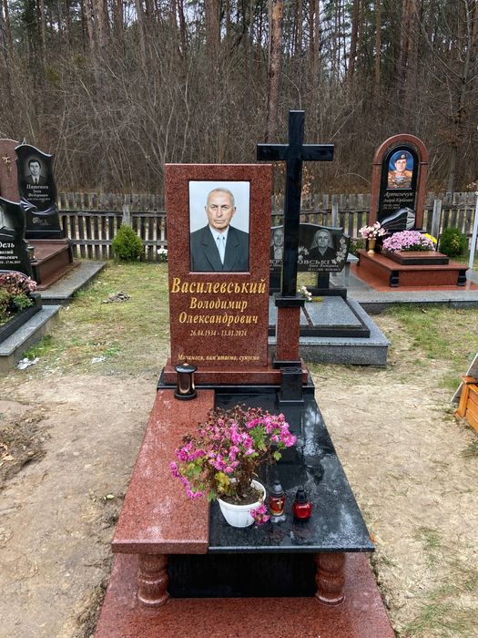 Установка памʼятників