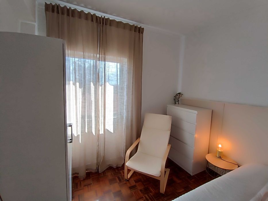 Quarto de Solteiro Mobilado para Arrendamento - Alhos Vedros