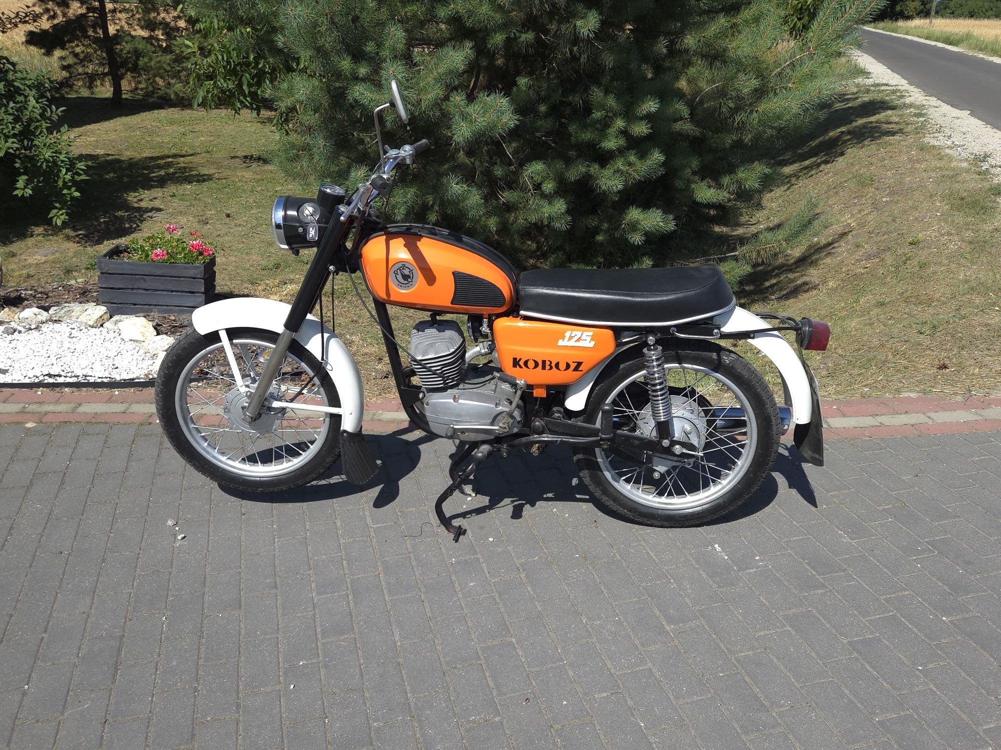 Wsk kobuz 175 w dobrym stanie. Zarejestrowany na białej tablicy.