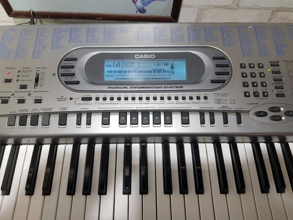 Цифрове піаніно/синтезатор Yamaha NP-V80, Casio WK-1800, на 76 клавіш