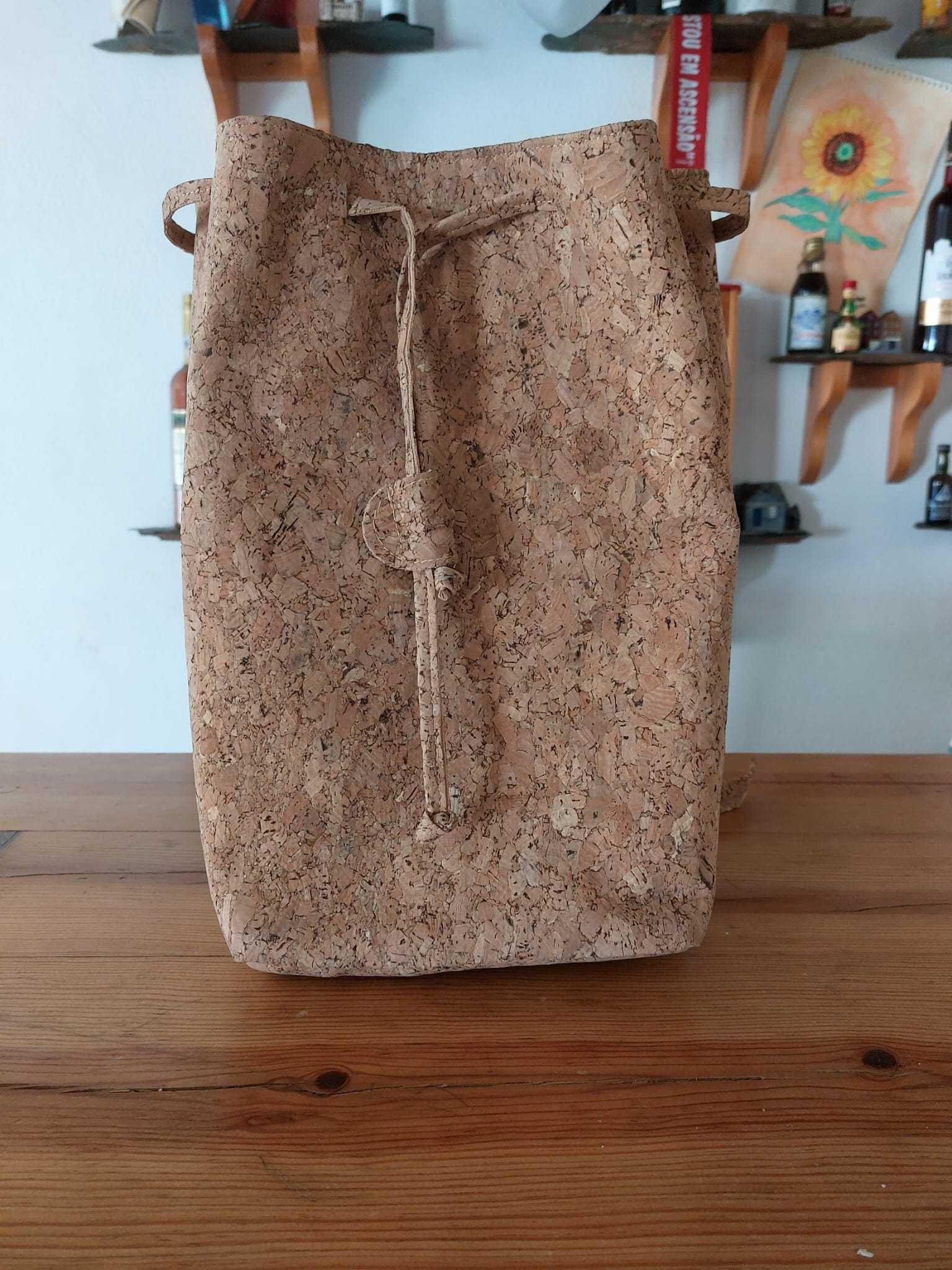 Mala/Mochila de cortiça genuína