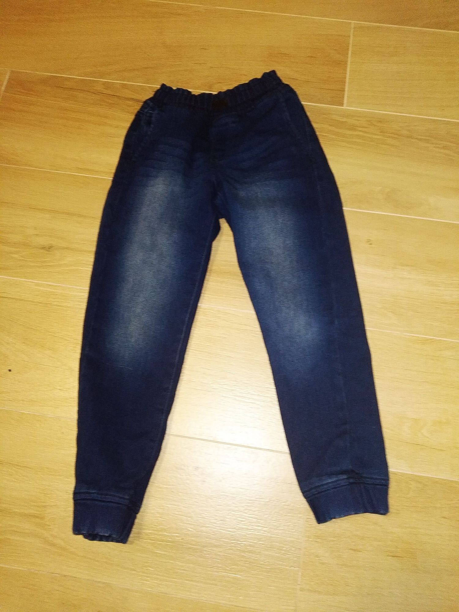 Spodnie jeansowe joggery 134