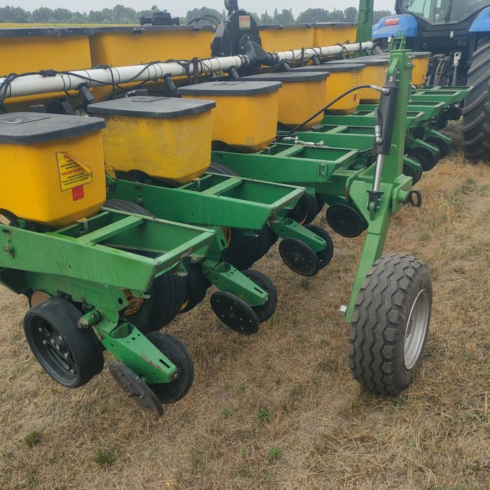 Сеялка John Deere 7000