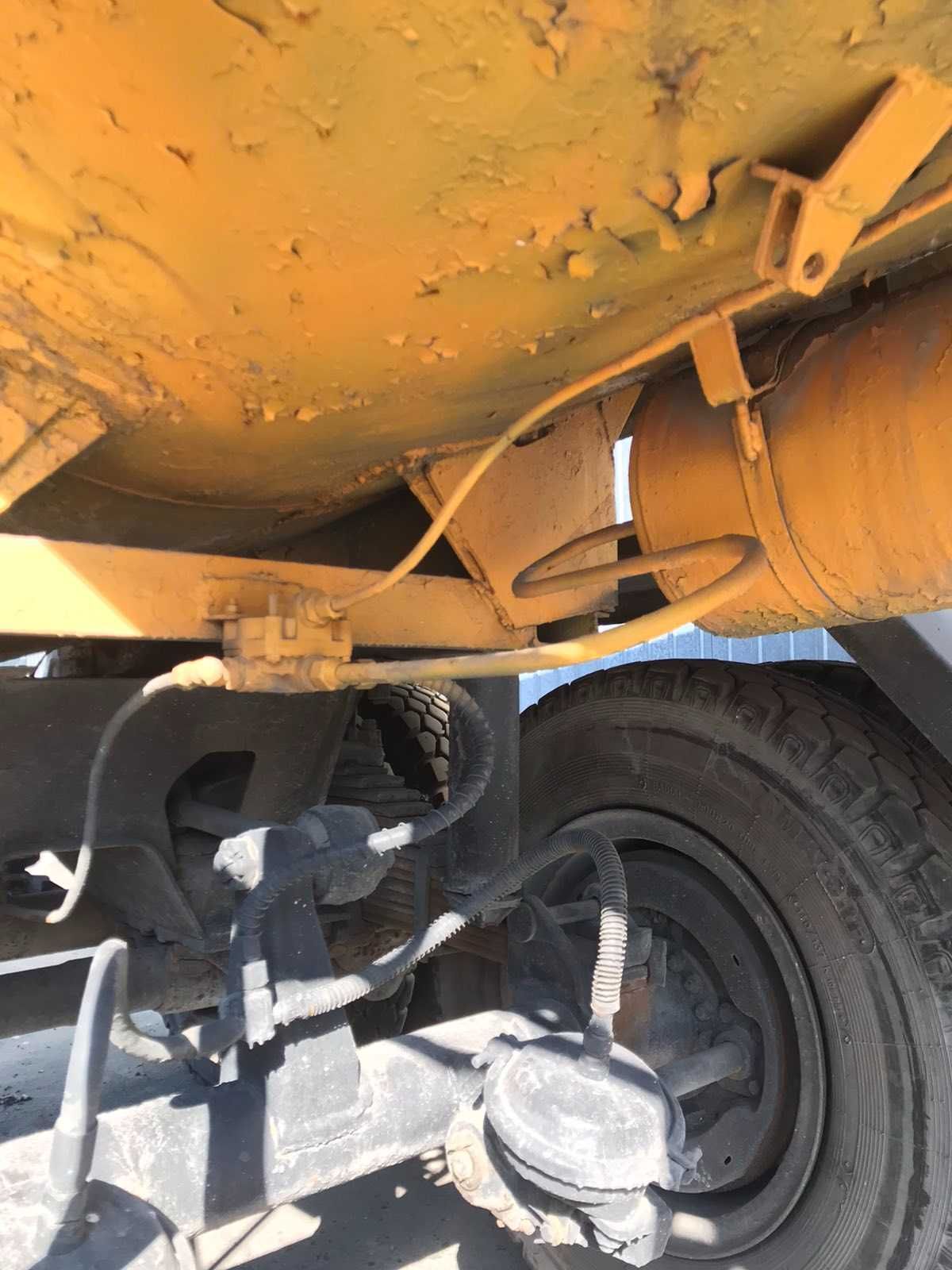 Продам  напівпричіп цистерна  ТЦ-13  1992 р. в.