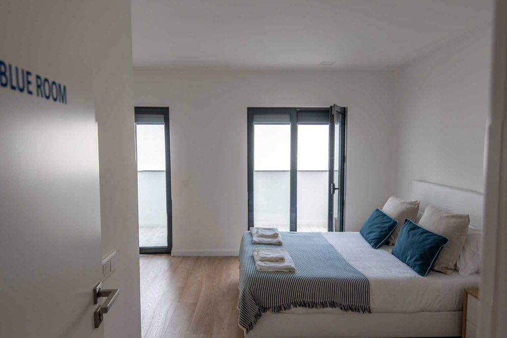 Quarto para alugar com WC e varanda privativo, perto da praia