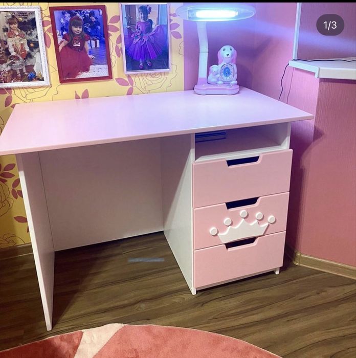 Продам стол Лампа в подарунок !