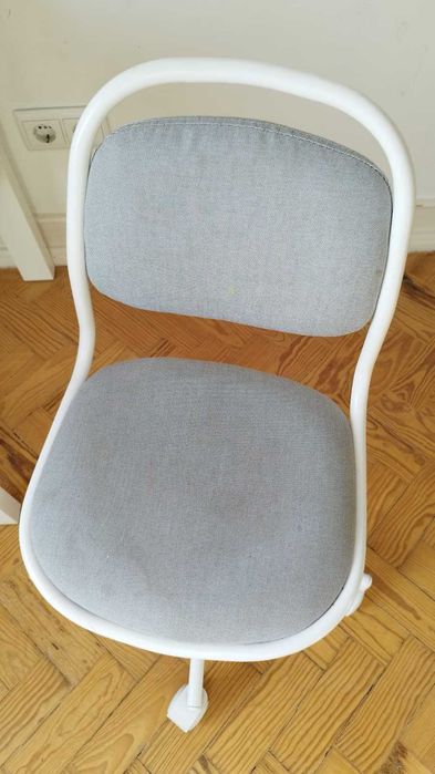 secretária e cadeira infantil