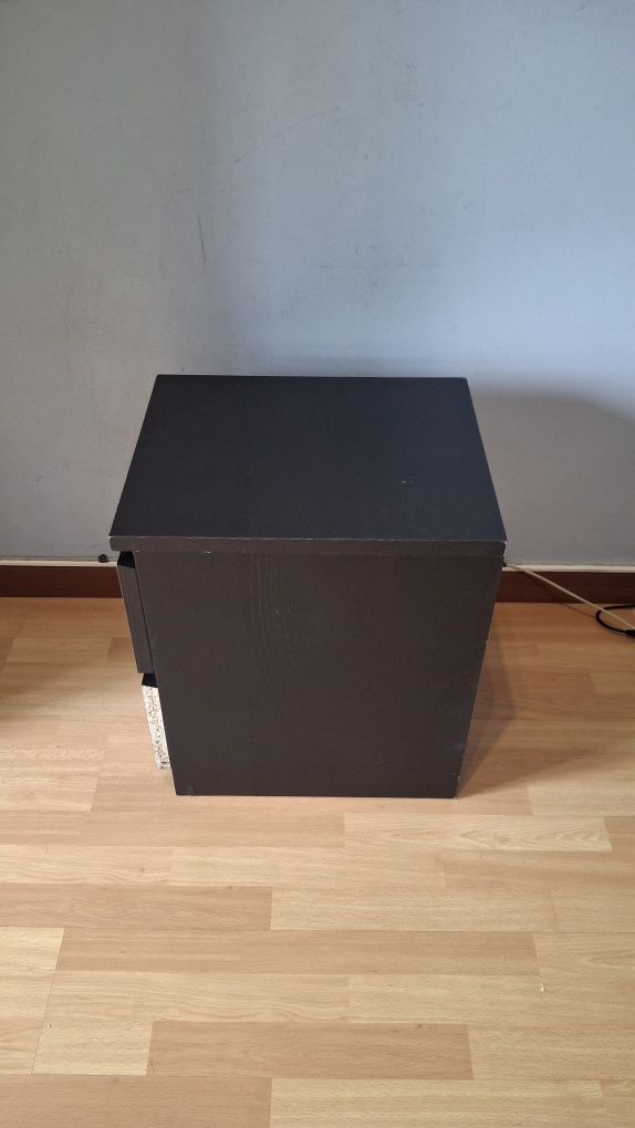 Mesa de cabeceira MALM