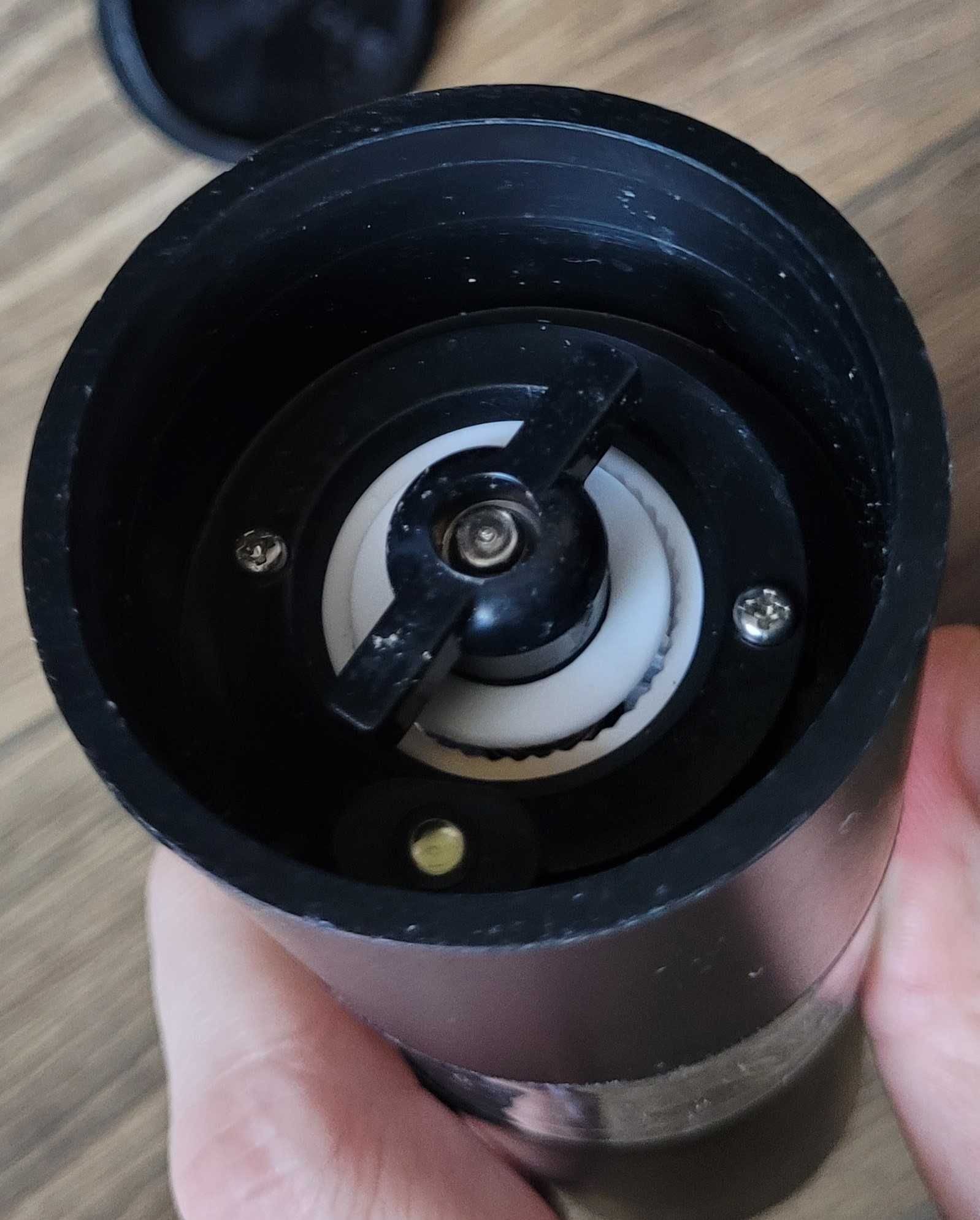 młynek elektryczny WMF Ceramill żarna ceramiczne soli pieprzu czarny