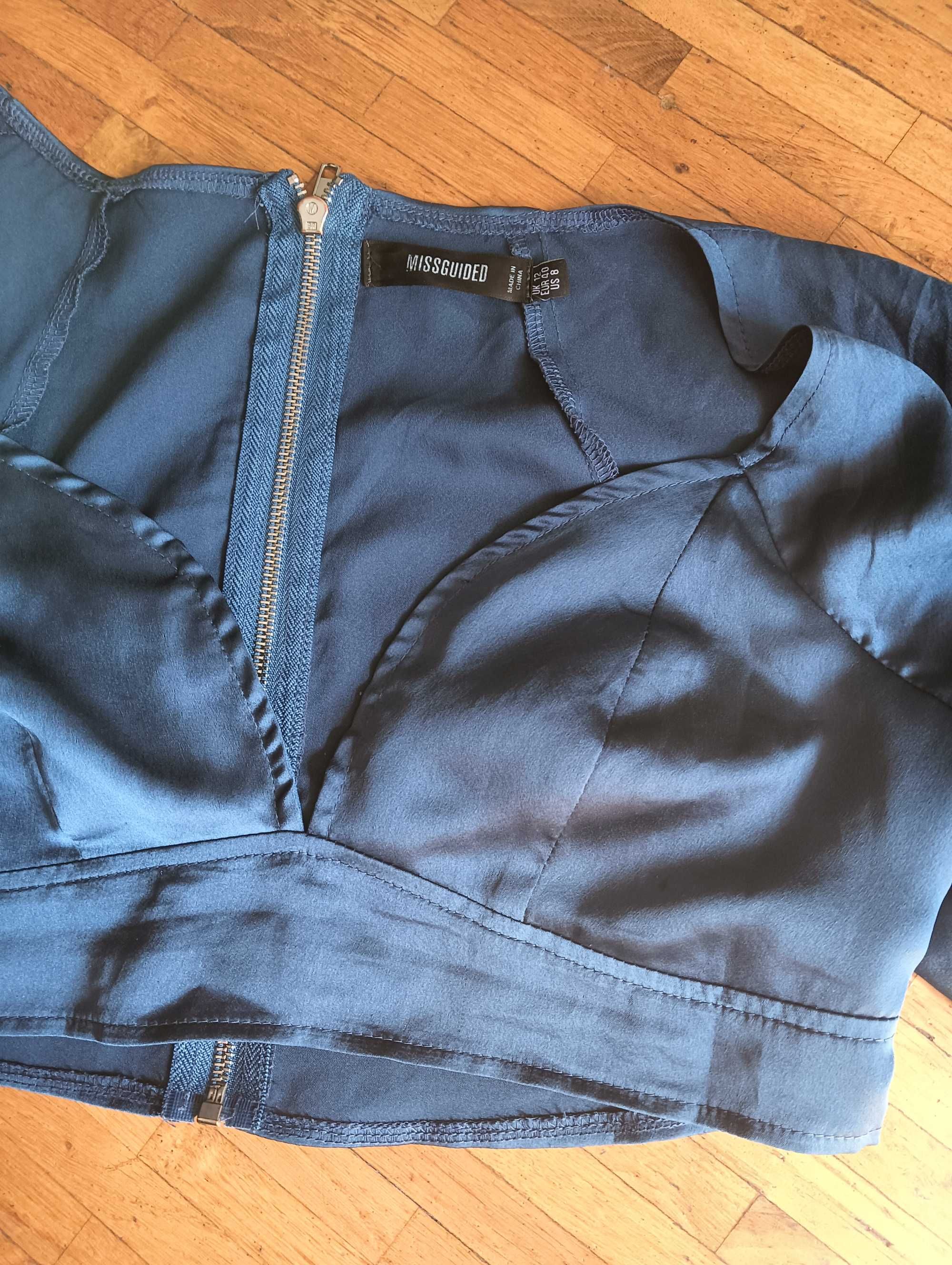 Błękitna bluzka crop top