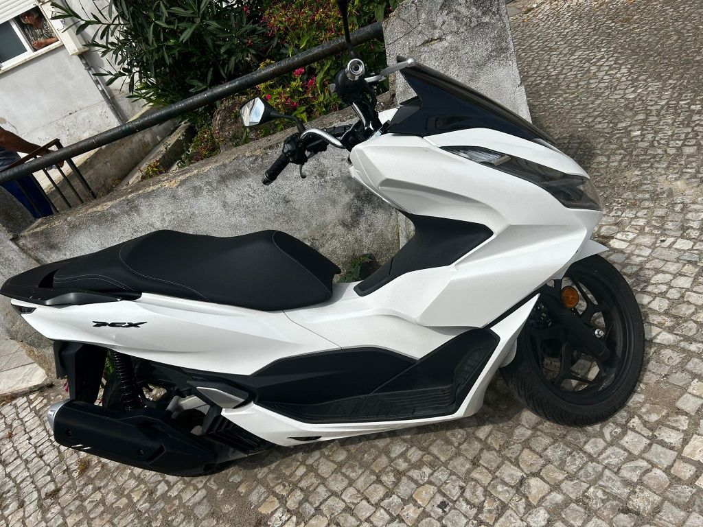 Moto PCX 2024 semi nova