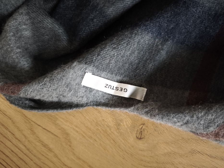 Szal duży Gestuz wełna wełniany krata ponczo