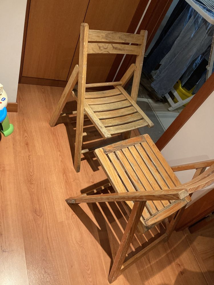 2 cadeiras articuladas em madeira