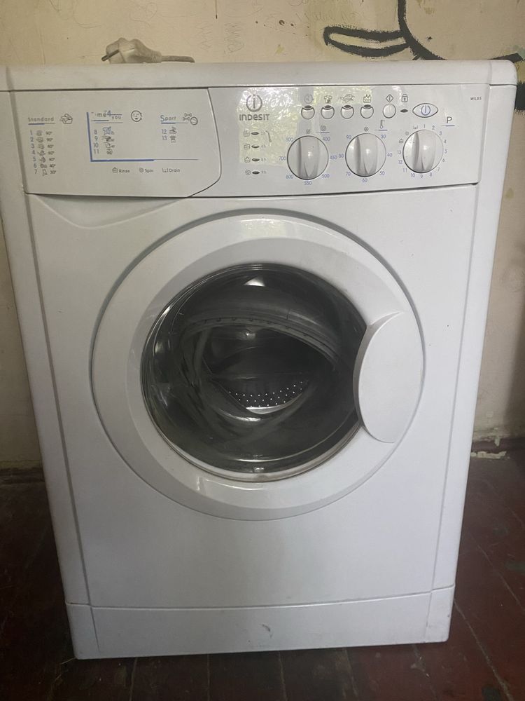Стиральная машина Indesit wil85
