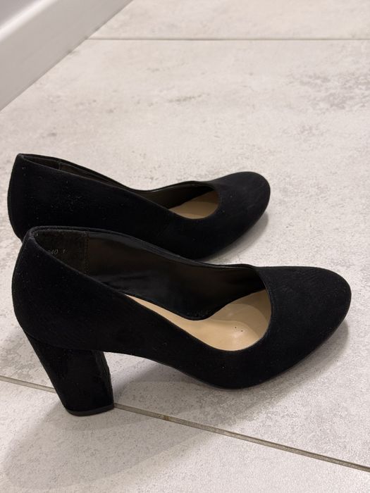 Czarne buty na obcasie 37