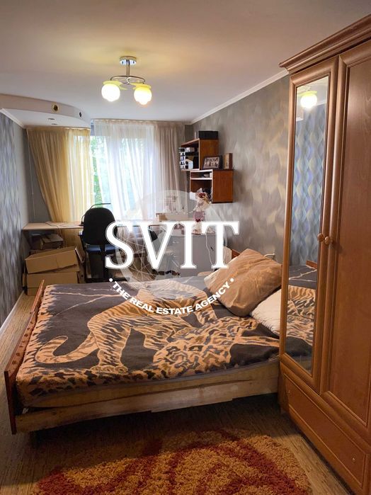 Продам заміський будинок з великим фермерським господарством