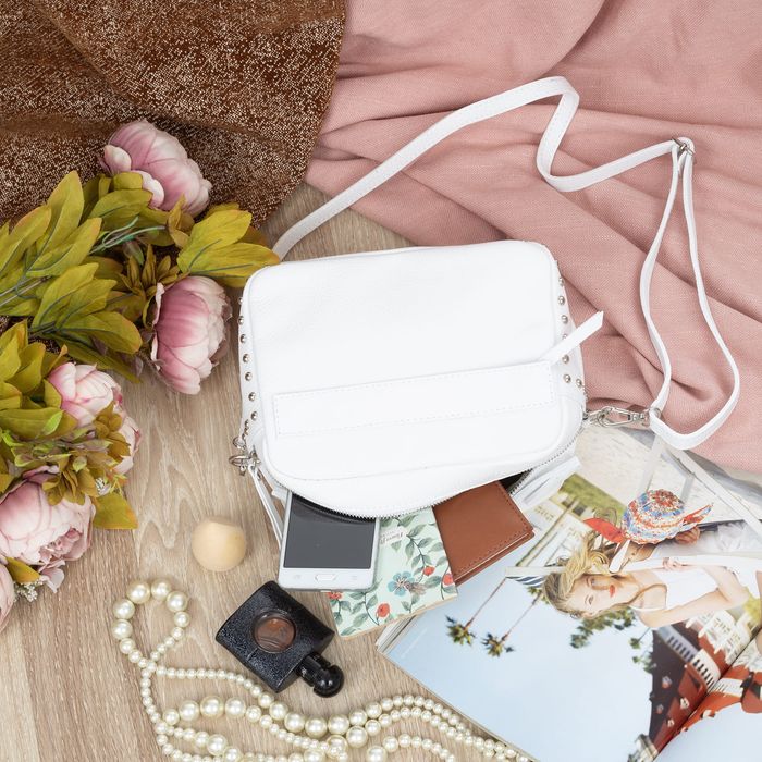 VERA PELLE torebka damska skórzana listonoszka z paskiem V167 biała