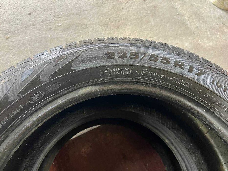 Резина 225 55 17 в гарному стані
