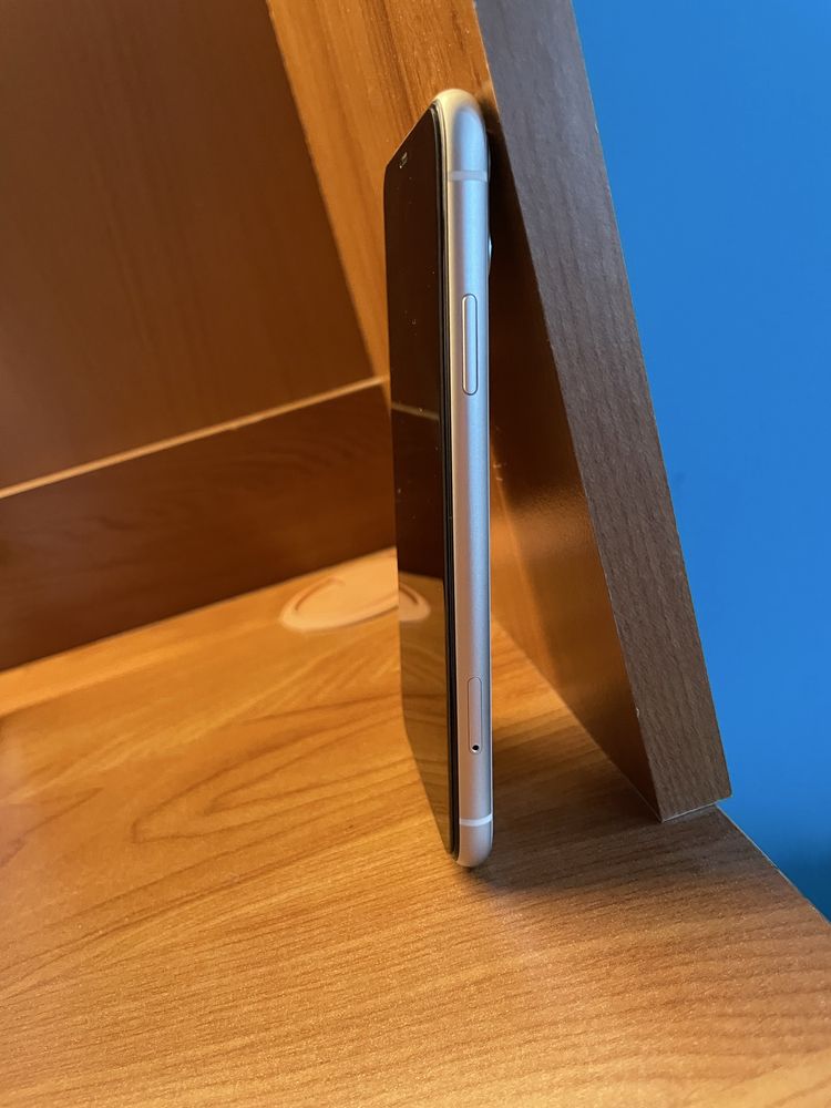 Iphone 11  biały 64 GB