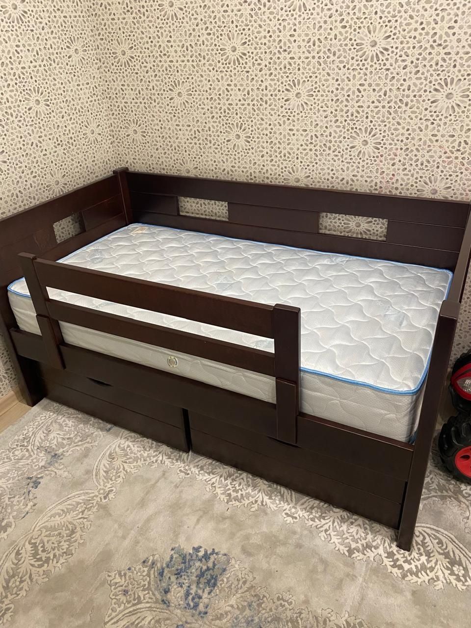 Кровать для ребенкв, с ортопедическим матрацом
