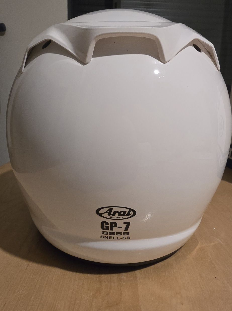 Arai GP-7 SA2020 – Capacete topo de gama, pouco uso (€850 negociável)