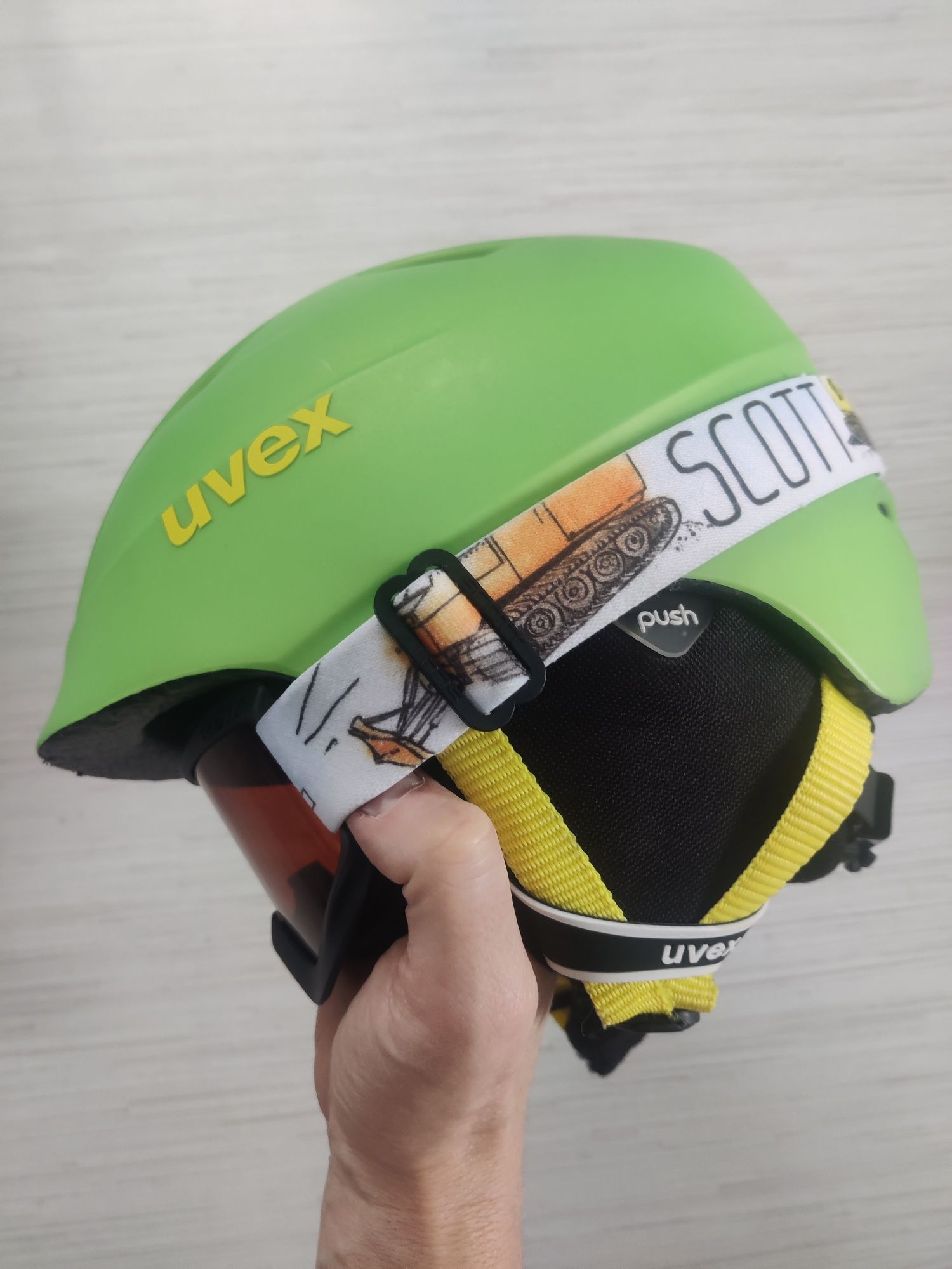 Kask UVEX 52-54cm +gogle Scott