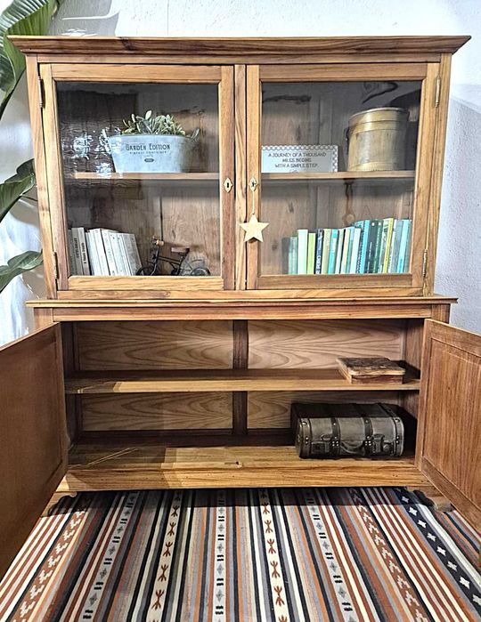 Aparador / Vitrine / Armário / Louceiro / Livreiro / Vintage / Rustico