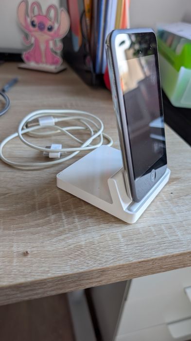 Ipod Touch 8GB with Apple Dockingstation very good condition