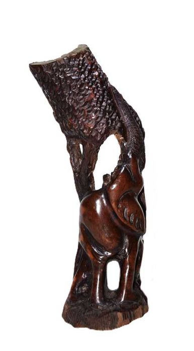 Rzeźba słoń z żelaznego drewna