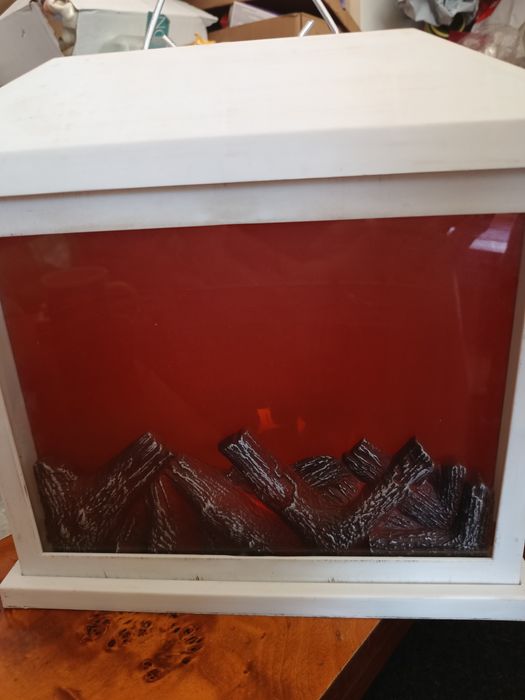 Kominek dekoracyjny na prąd