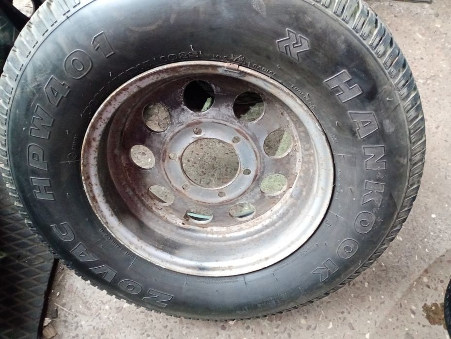 Комплект шин 225/75-15 на дисках 6*139.7-15