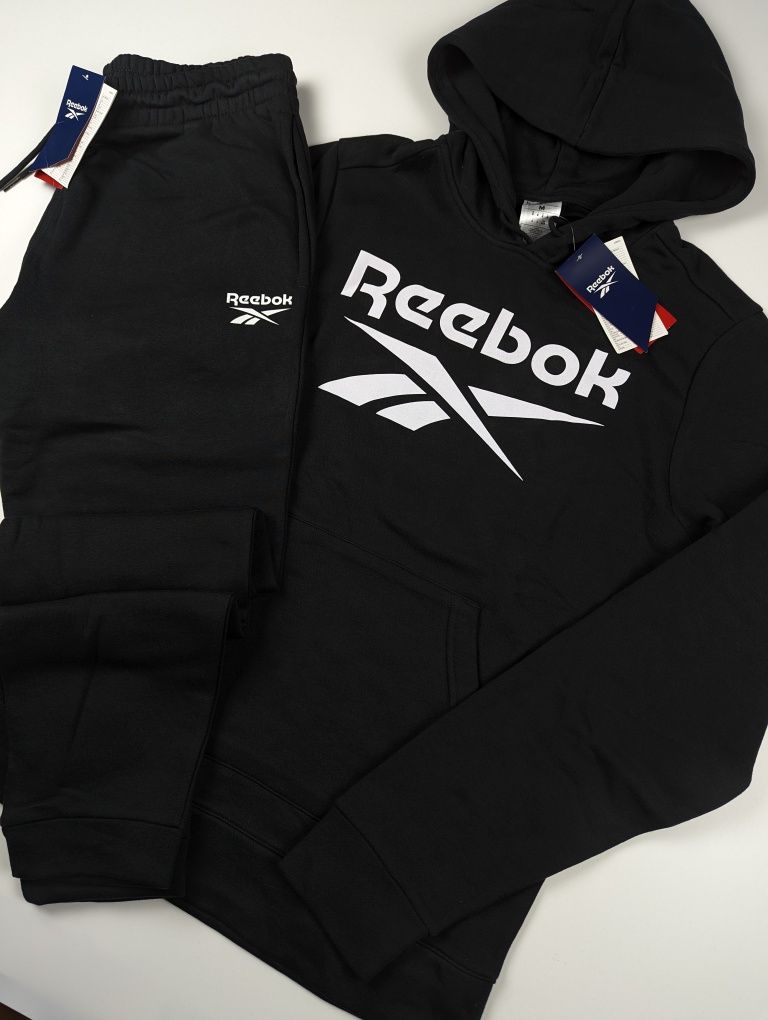 Оригінальний спортивний костюм Reebok