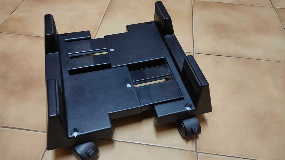 Suporte de CPU Ewent com Rodas