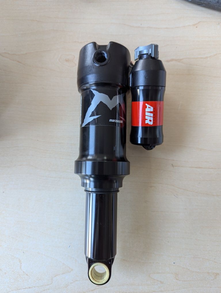 Damper Marzocchi Bomber Air Sweep-Adj Evol LV Trunnion ( 185 x 55 )