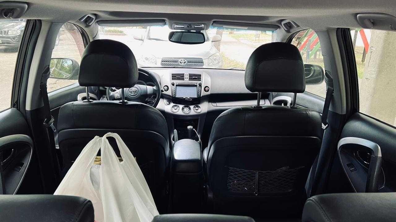 Продаж Toyota RAV4