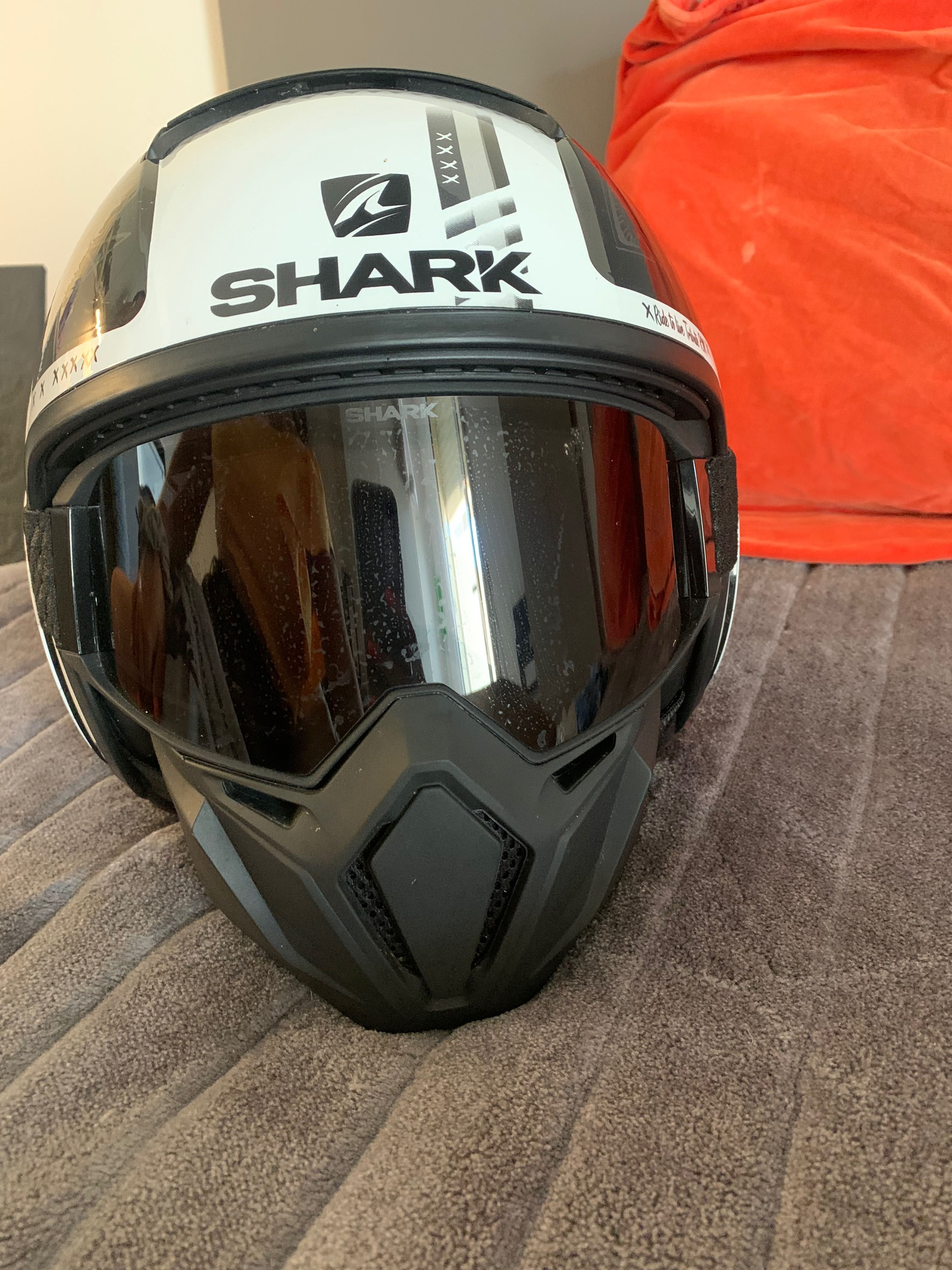 Capacete Shark para moto como novo