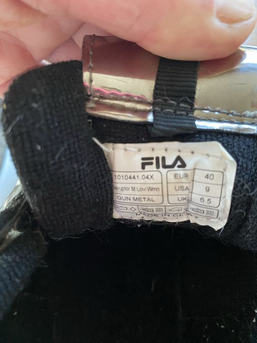 Продам кросівки б/в