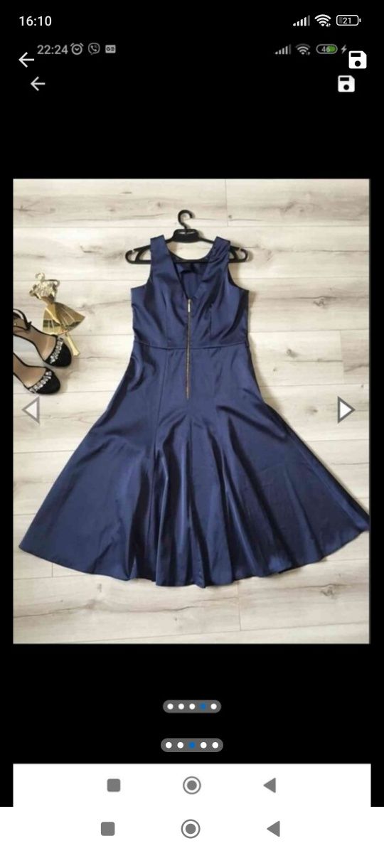Гарне сине плаття