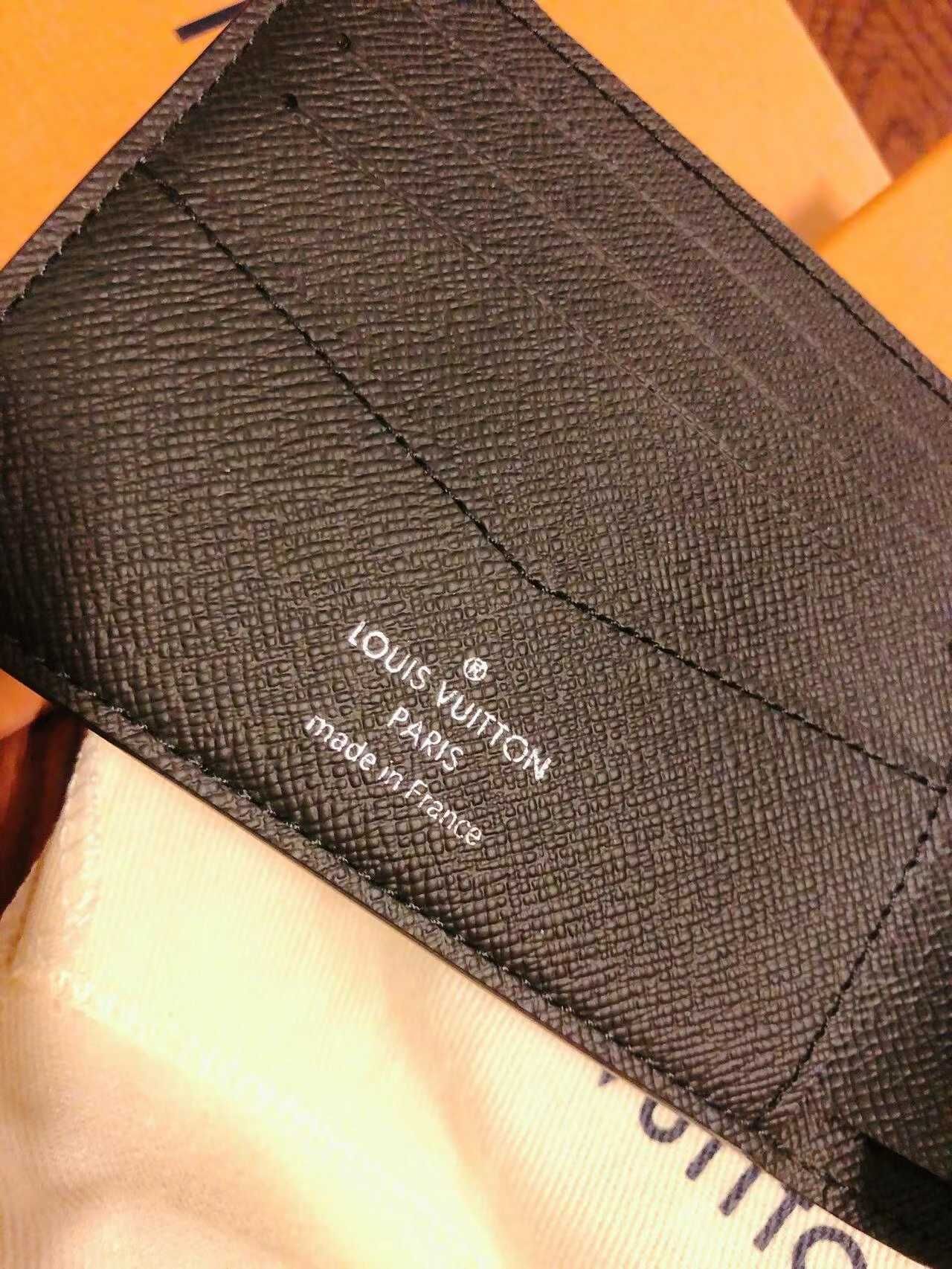Czarno-szare etui na karty Louis Vuitton w szachownicę