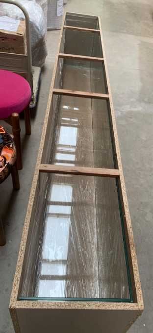 Vitrine embalada que nunca foi utilizada