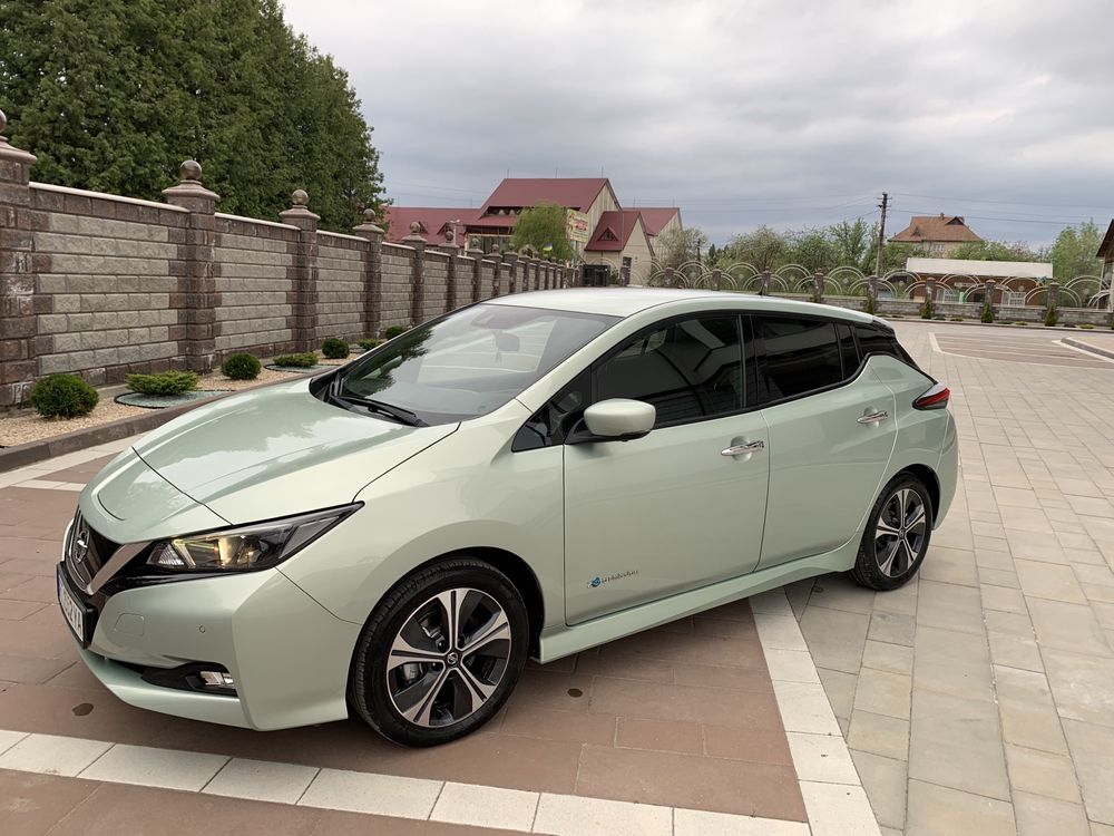 Свіжий в рідній фарбі  Nissan Leaf 40 кВт 2018 р