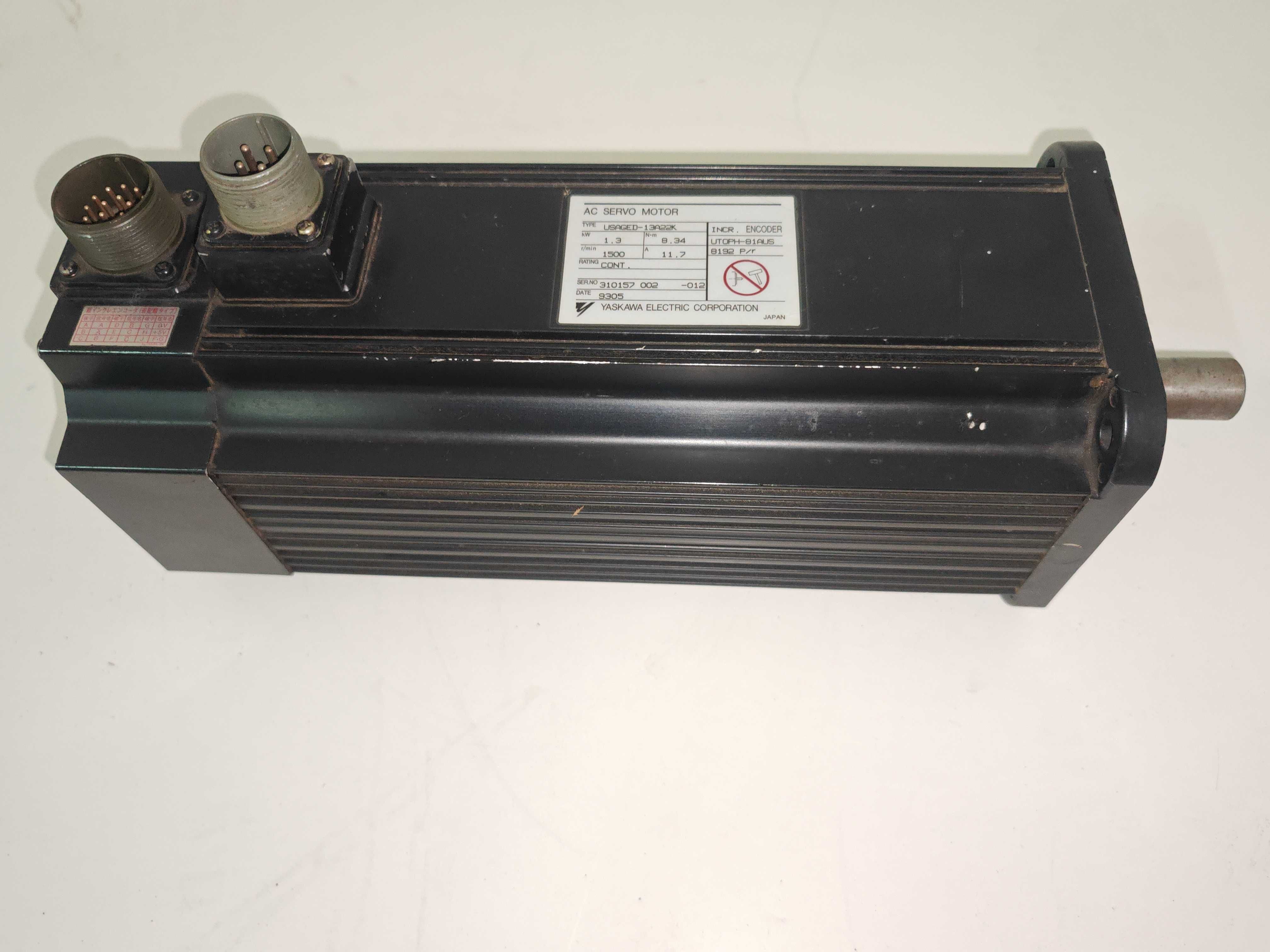 Servo motor Yaskawa 09A22K  + Outros motores e encoders