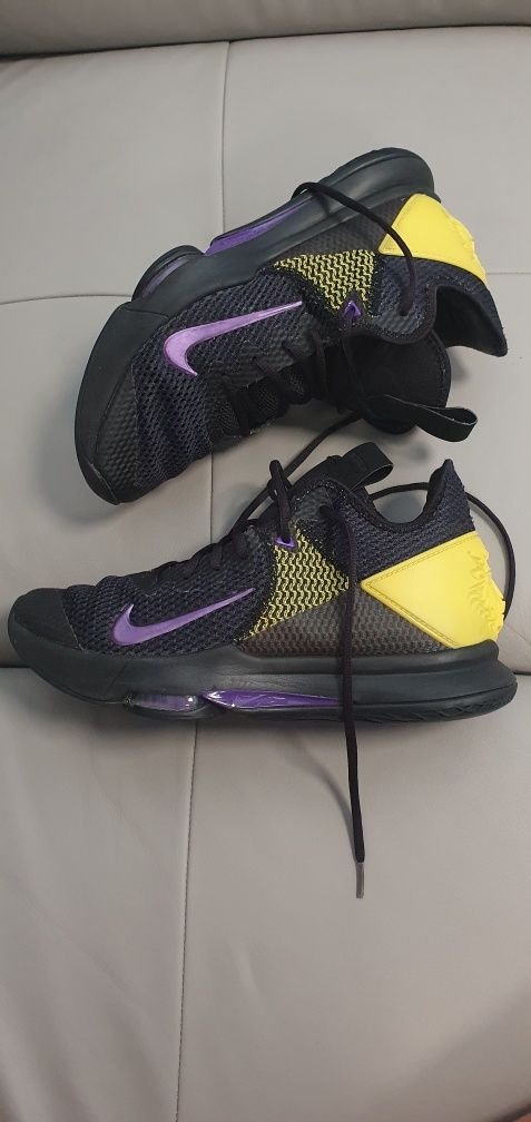 Buty Nike Lebron Witness 44.5
