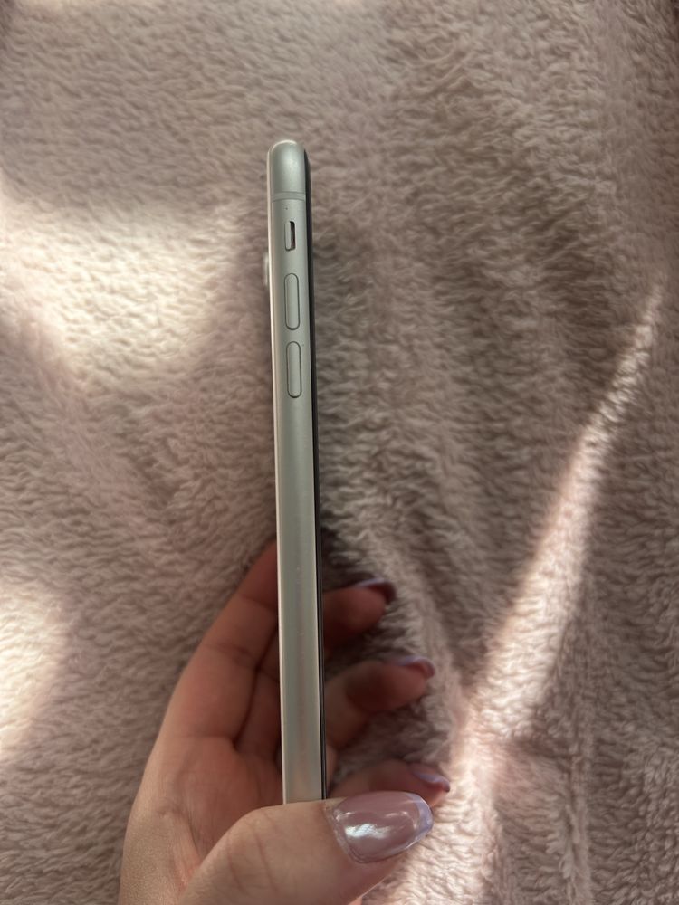 iPhone XR 64 GB biały