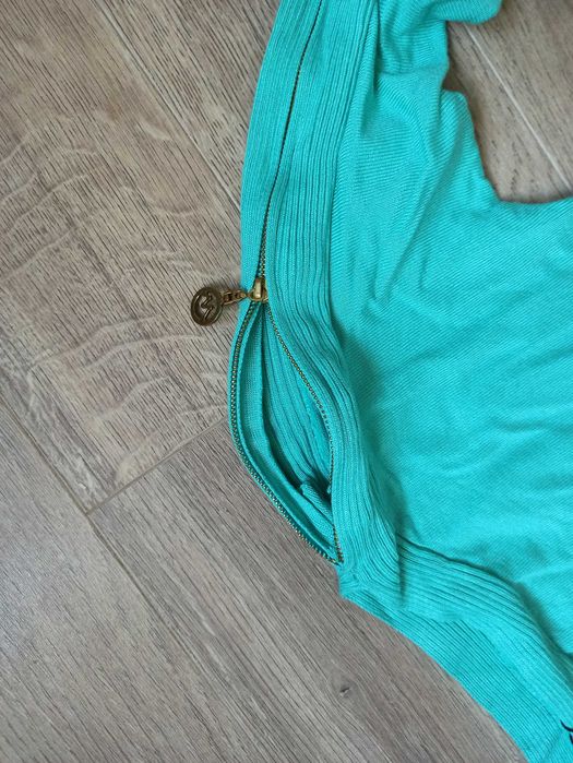 Свитер на стройную девушку, новый