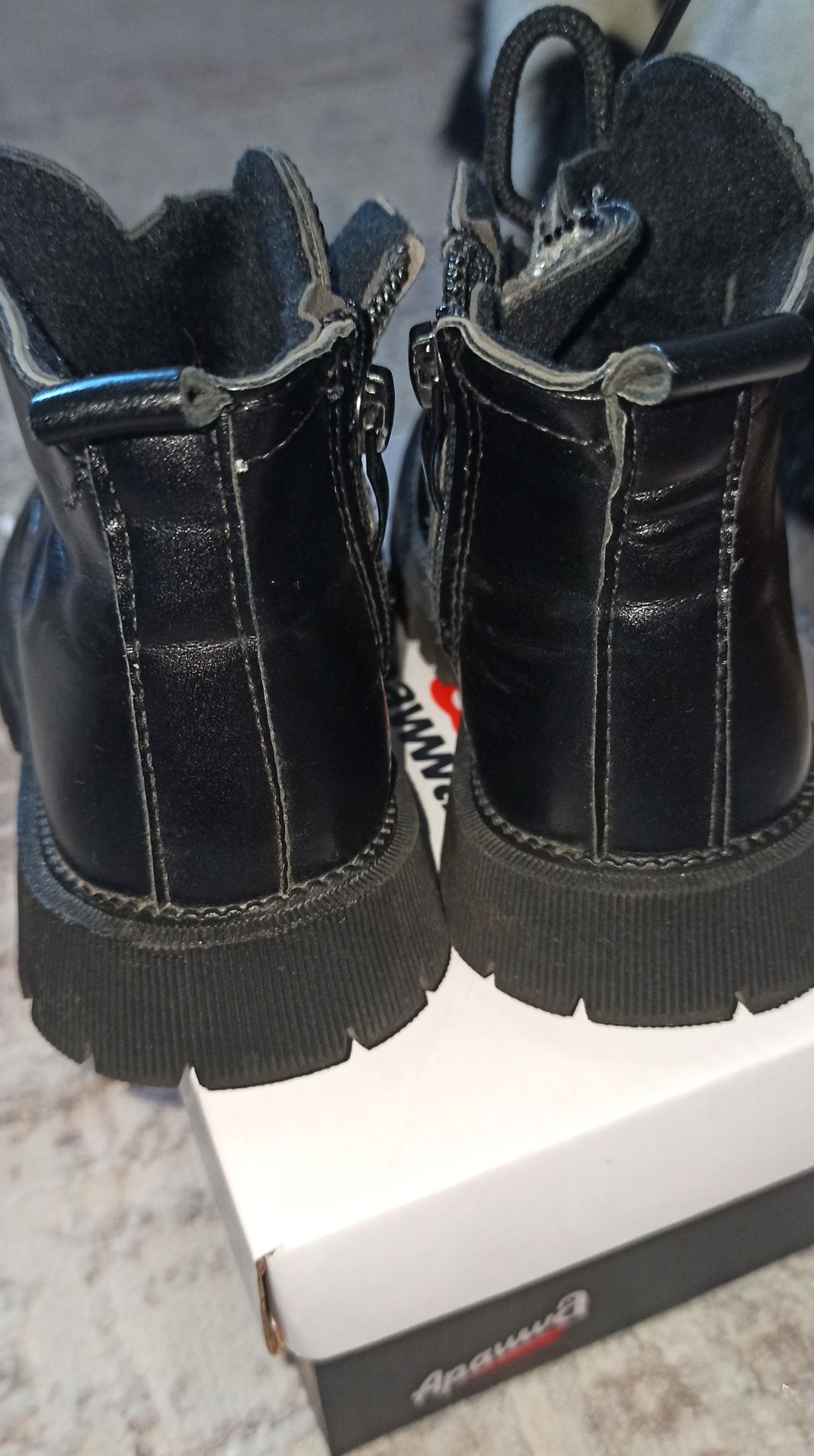 Демісезонні черевики для дівчини чорного кольору міккі, 22 розмір
